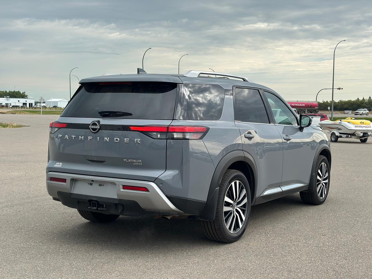 2023 Nissan Pathfinder Platinum Photo