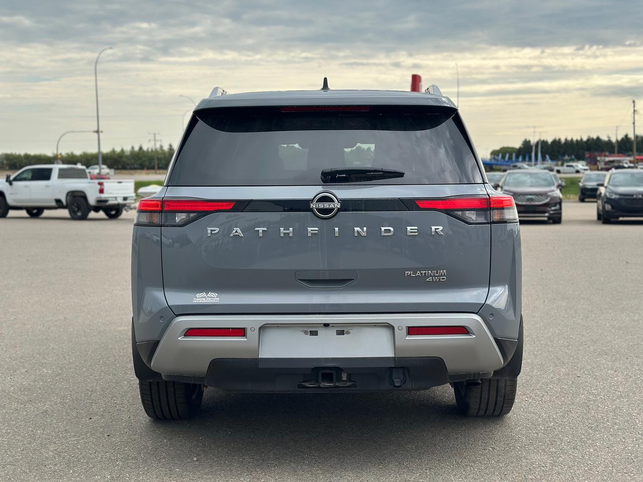 2023 Nissan Pathfinder Platinum Photo