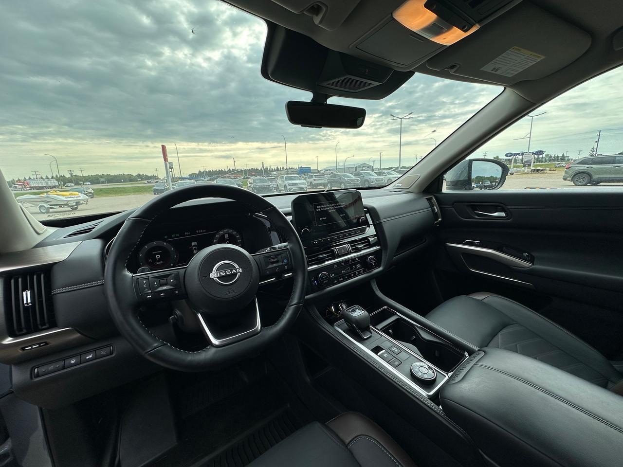 2023 Nissan Pathfinder Platinum Photo