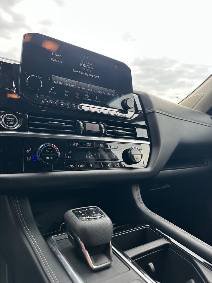 2023 Nissan Pathfinder Platinum Photo