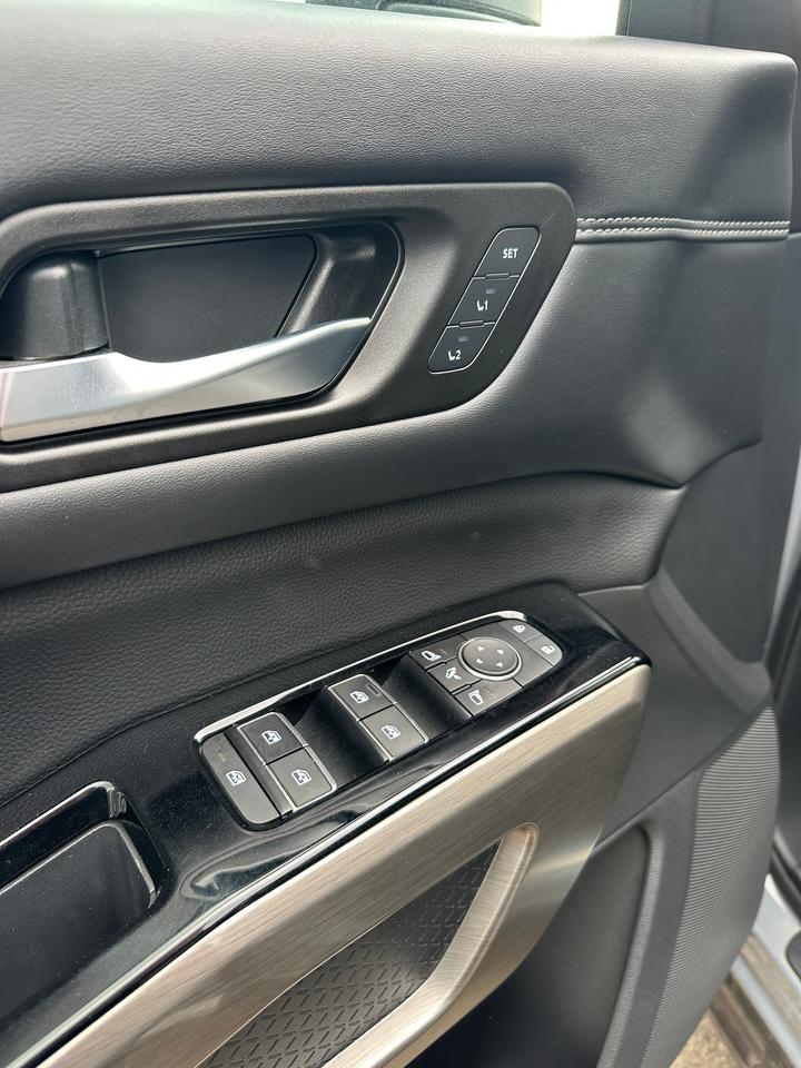 2023 Nissan Pathfinder Platinum Photo