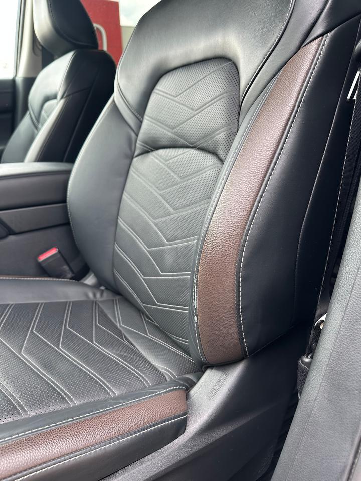 2023 Nissan Pathfinder Platinum Photo