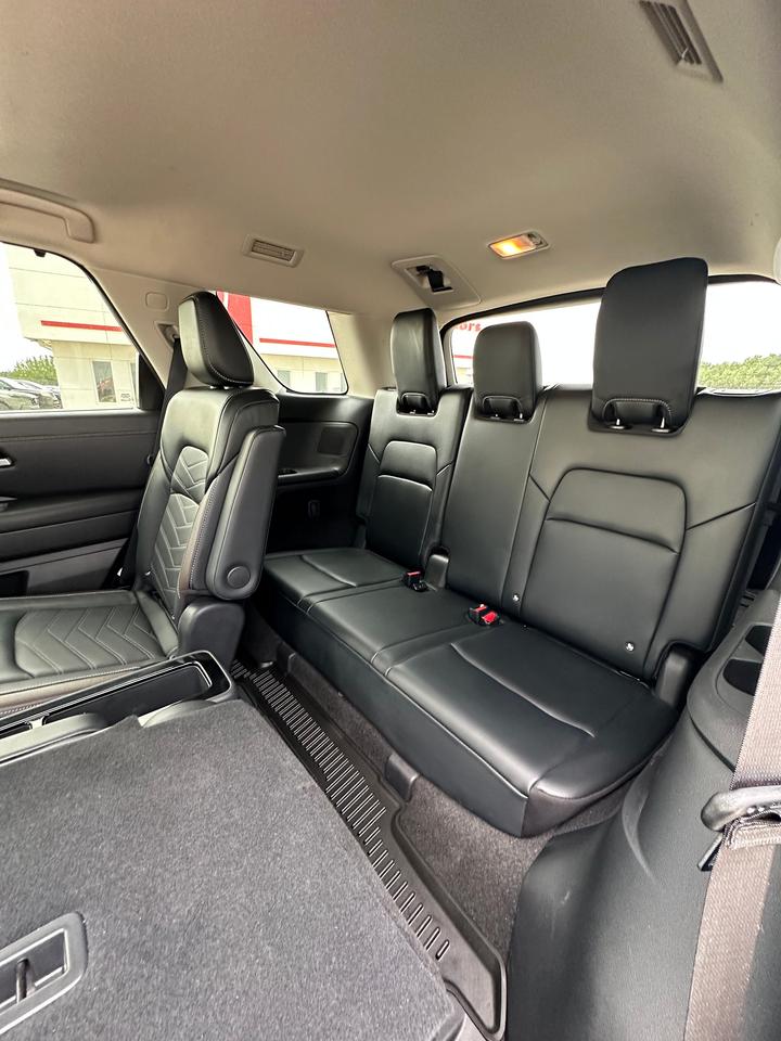 2023 Nissan Pathfinder Platinum Photo