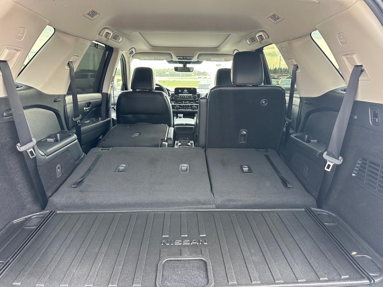 2023 Nissan Pathfinder Platinum Photo
