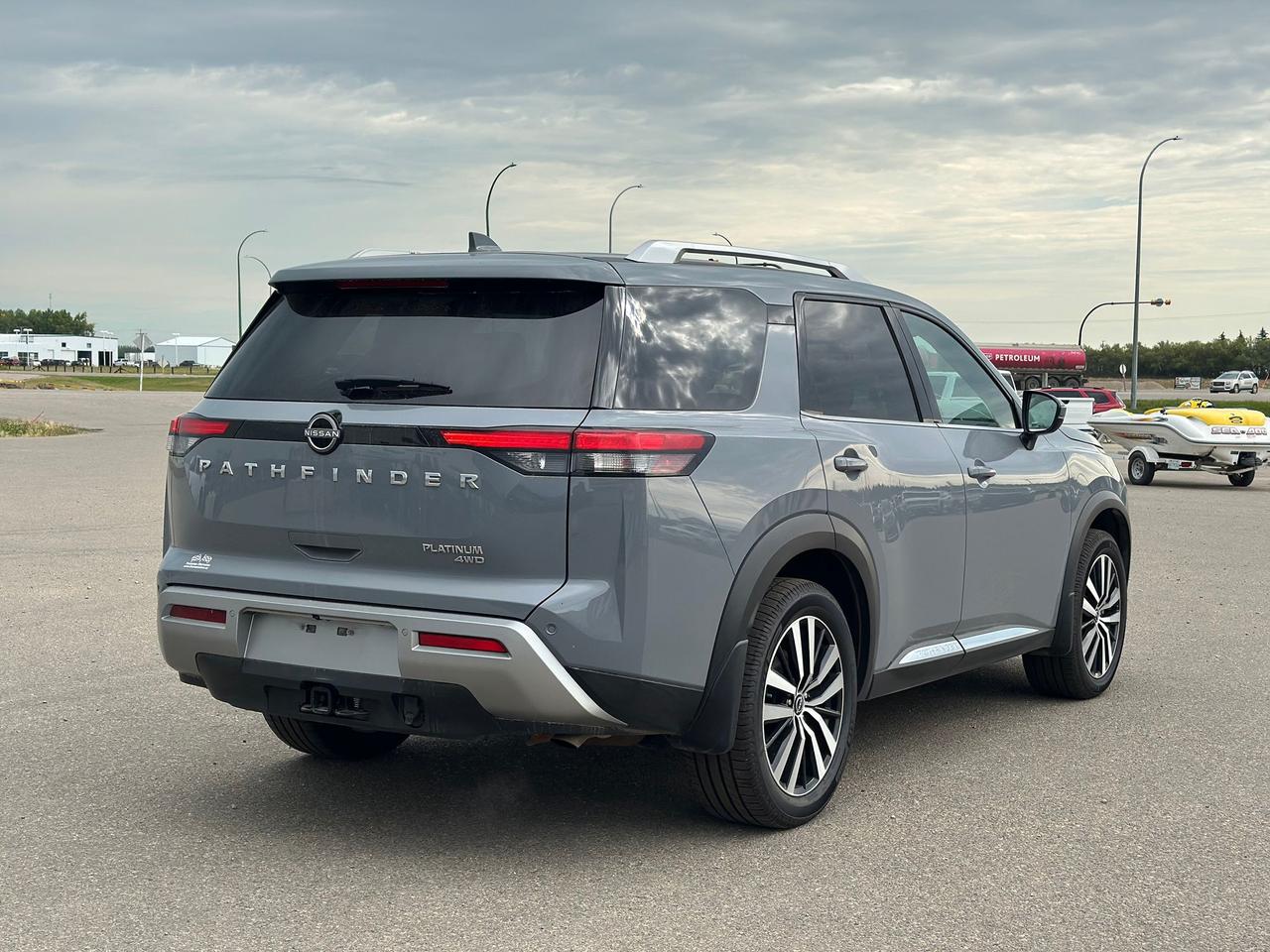 2023 Nissan Pathfinder Platinum Photo