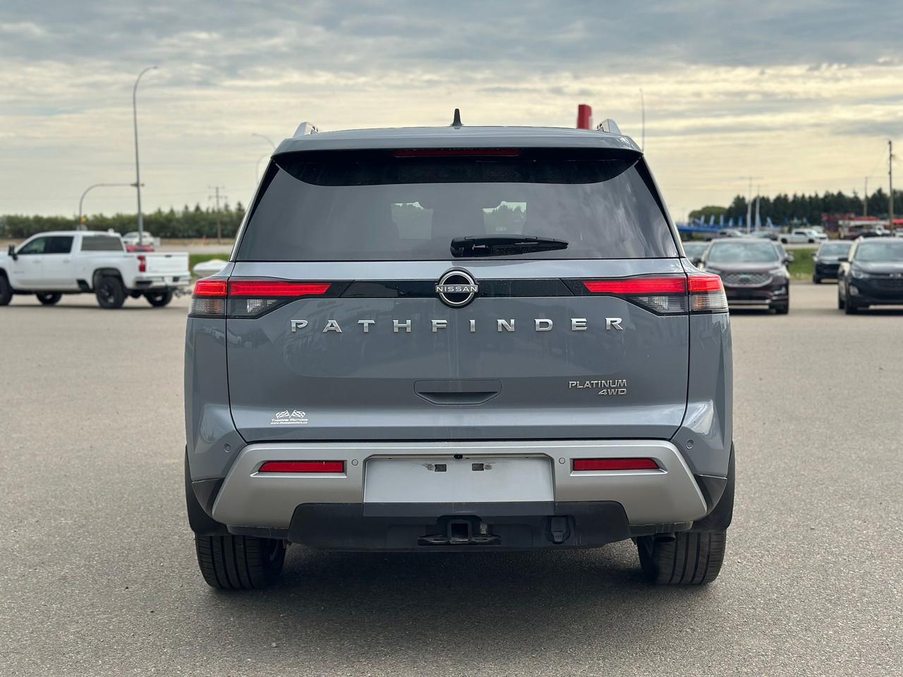 2023 Nissan Pathfinder Platinum Photo