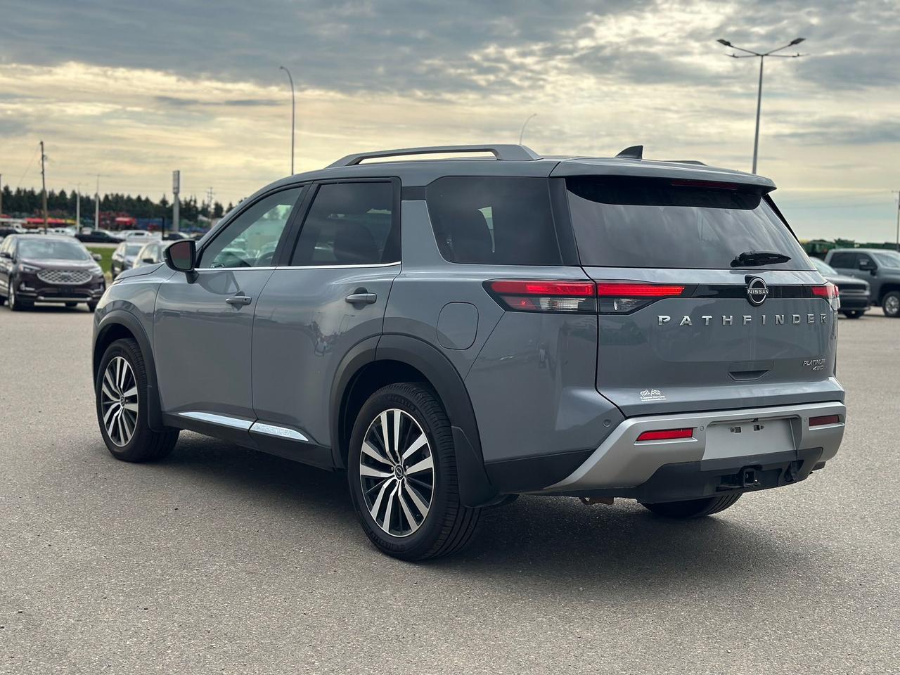 2023 Nissan Pathfinder Platinum Photo