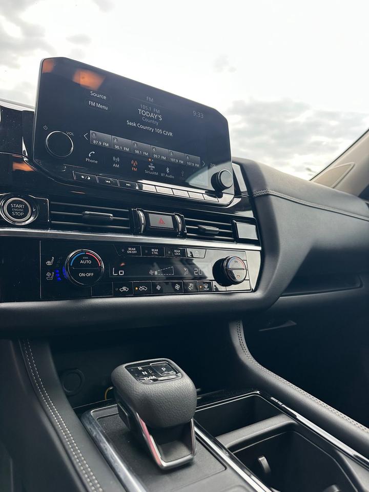 2023 Nissan Pathfinder Platinum Photo