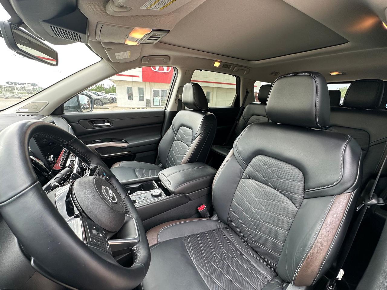 2023 Nissan Pathfinder Platinum Photo