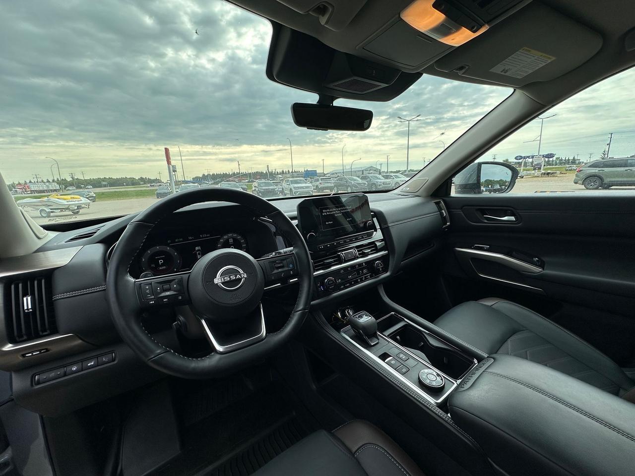2023 Nissan Pathfinder Platinum Photo
