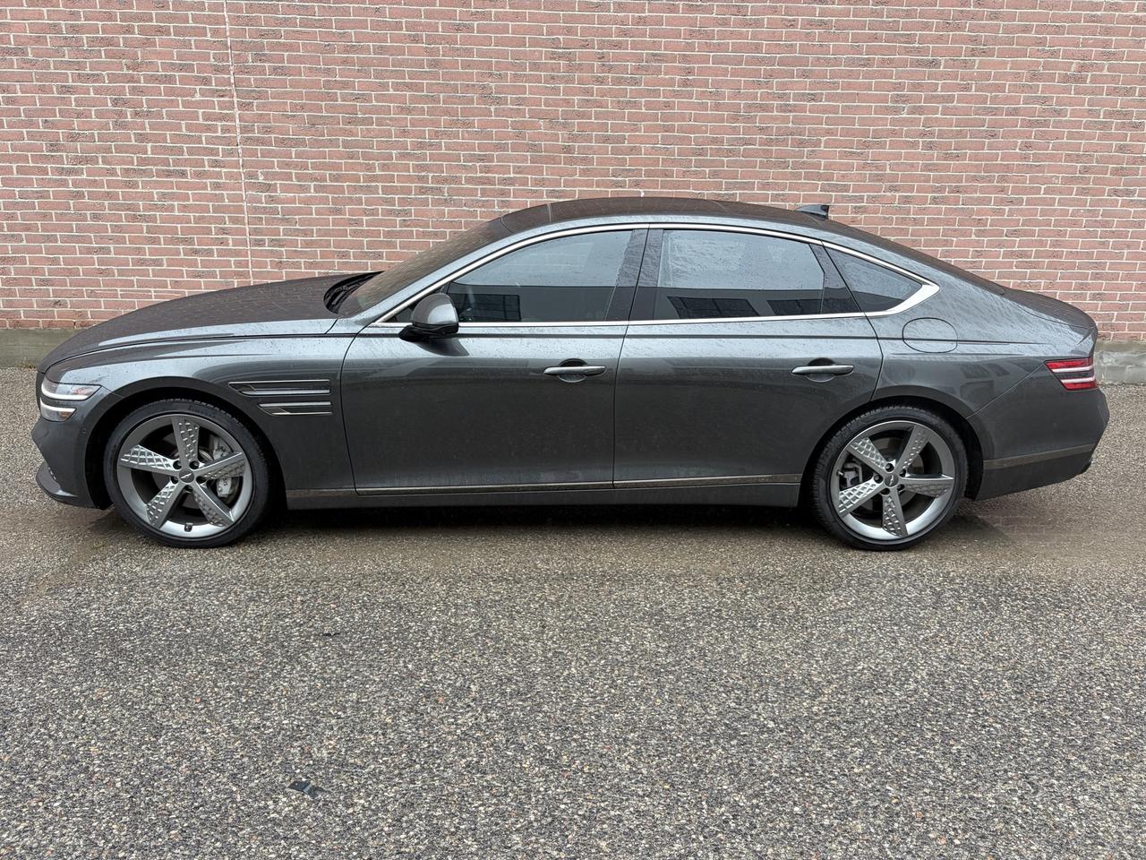 2022 Genesis G80 3.5T Sport, 4WD, LOW KMS. Photo