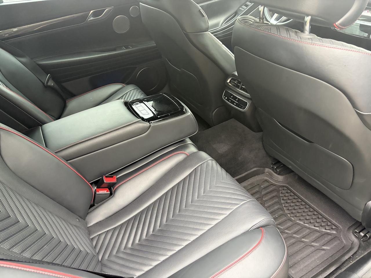 2022 Genesis G80 3.5T Sport, 4WD, LOW KMS. Photo