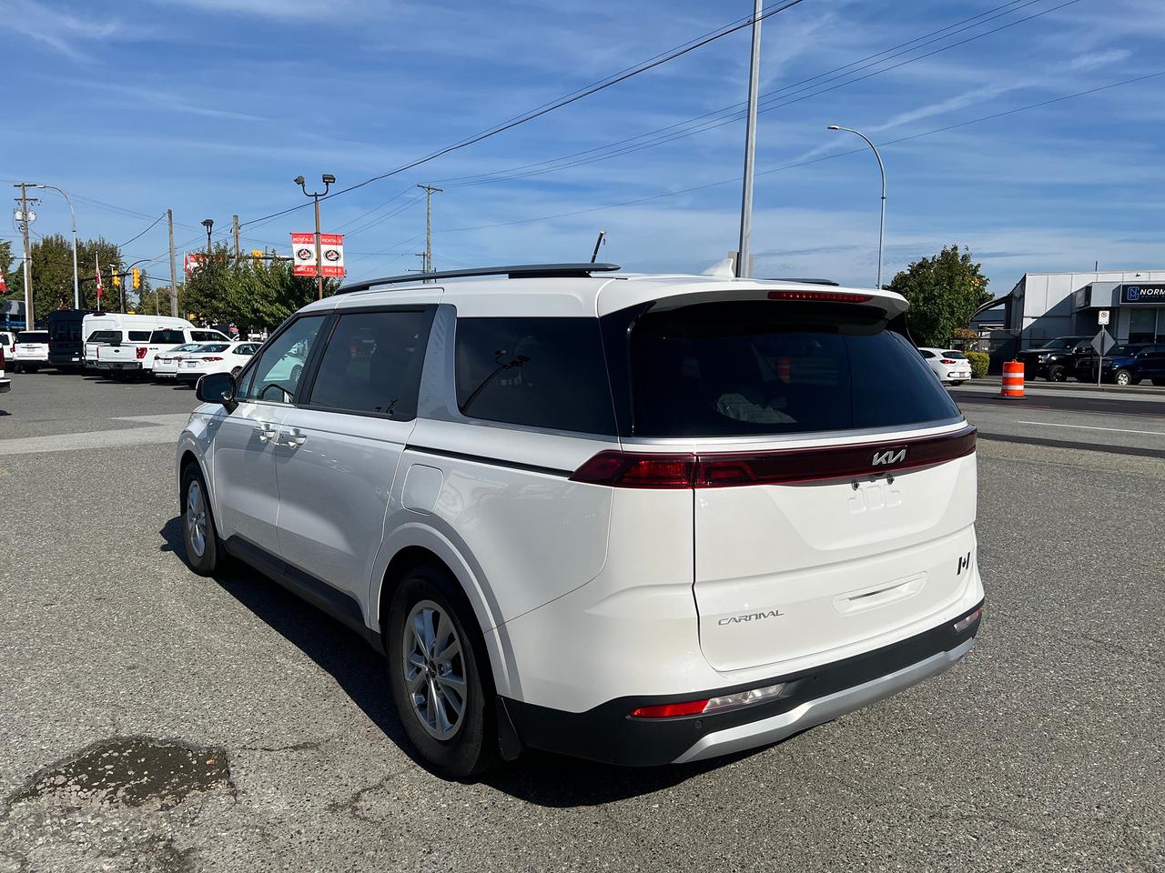 2024 Kia Carnival LX+ Photo4