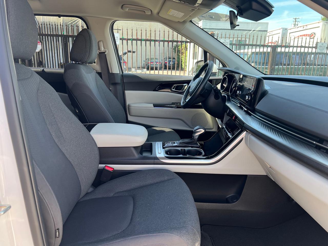 2024 Kia Carnival LX+ Photo