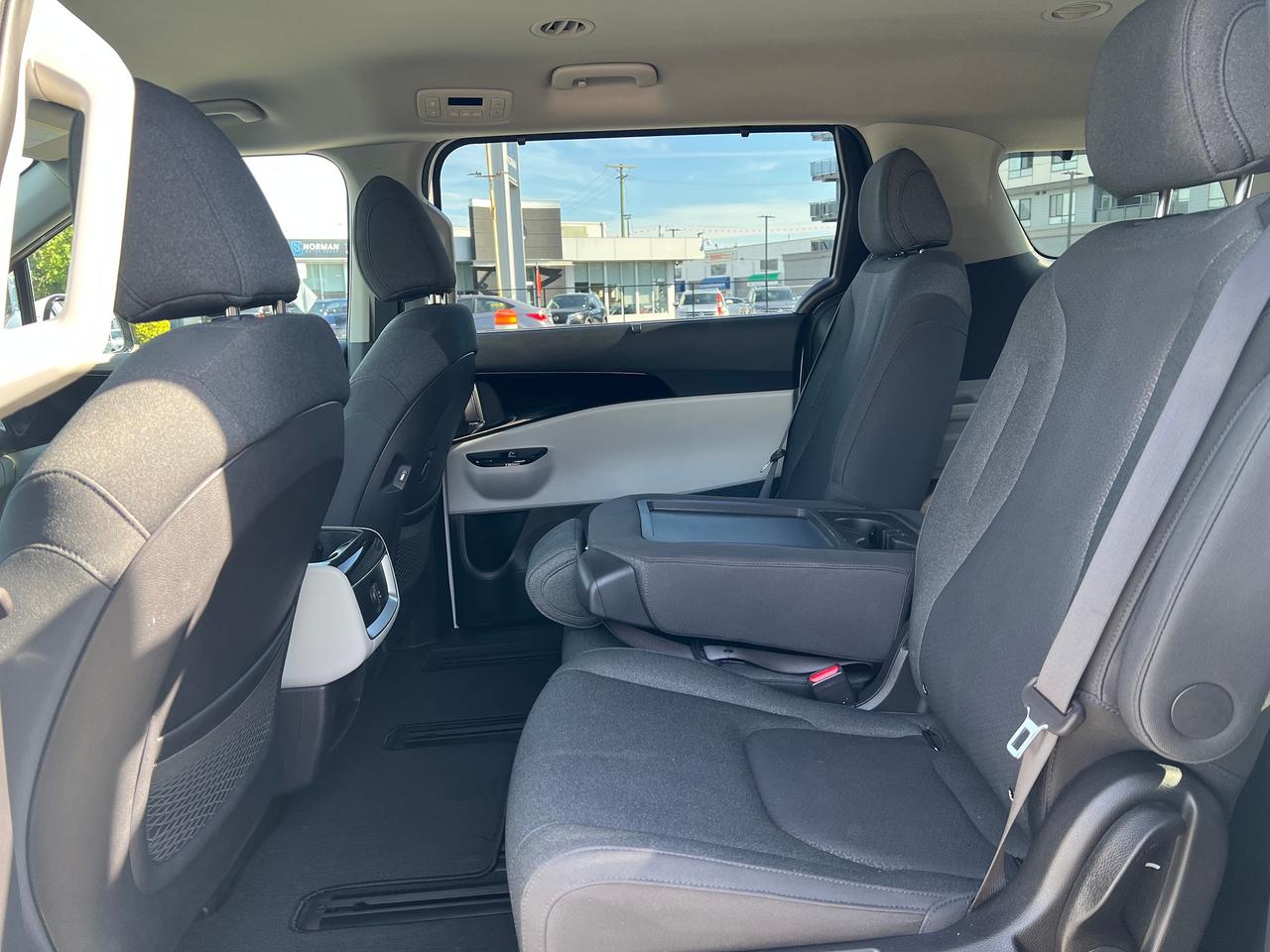 2024 Kia Carnival LX+ Photo