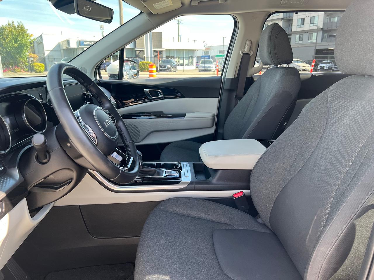 2024 Kia Carnival LX+ Photo