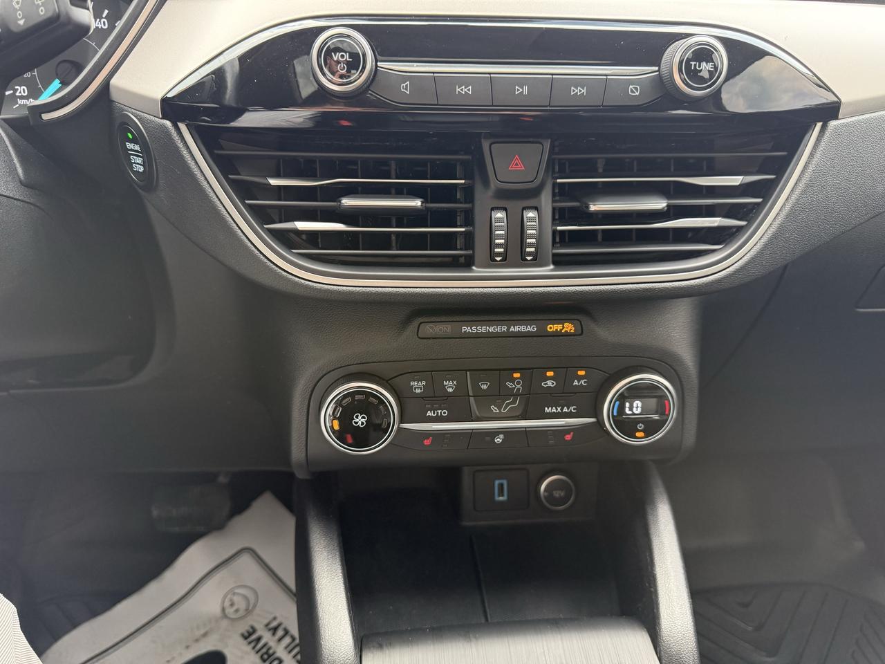 2020 Ford Escape SEL AWD Photo