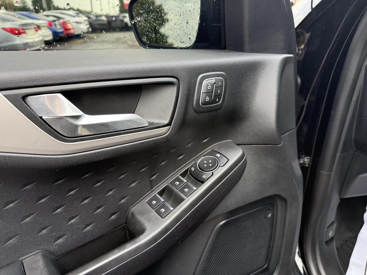 2020 Ford Escape SEL AWD Photo