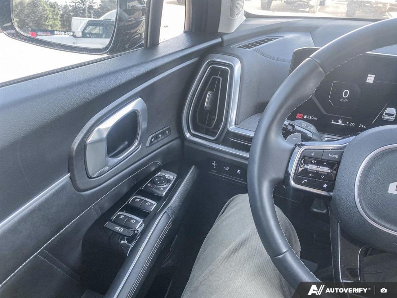 2024 Kia Sorento 2.5T X-Line LIKE NEW | POWER MOONROOF | APPLE CARPLAY Photo