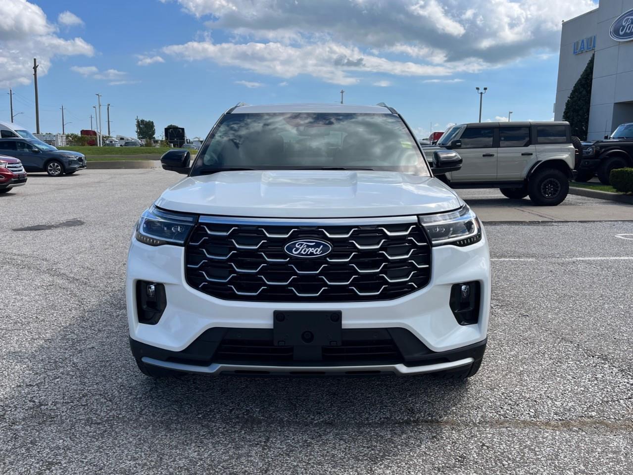 2027 Ford Explorer Platinum Photo