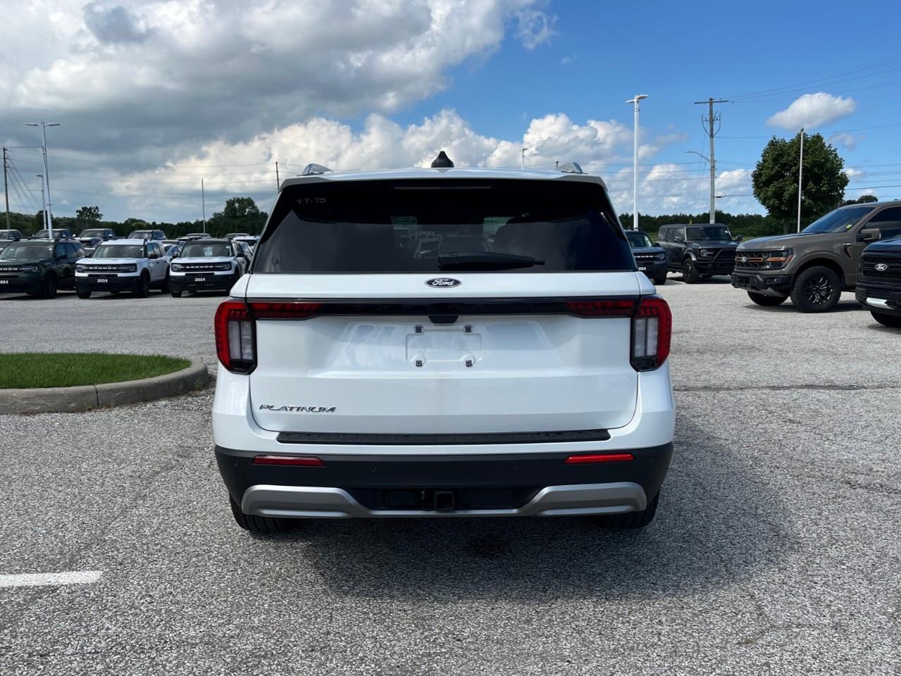 2027 Ford Explorer Platinum Photo