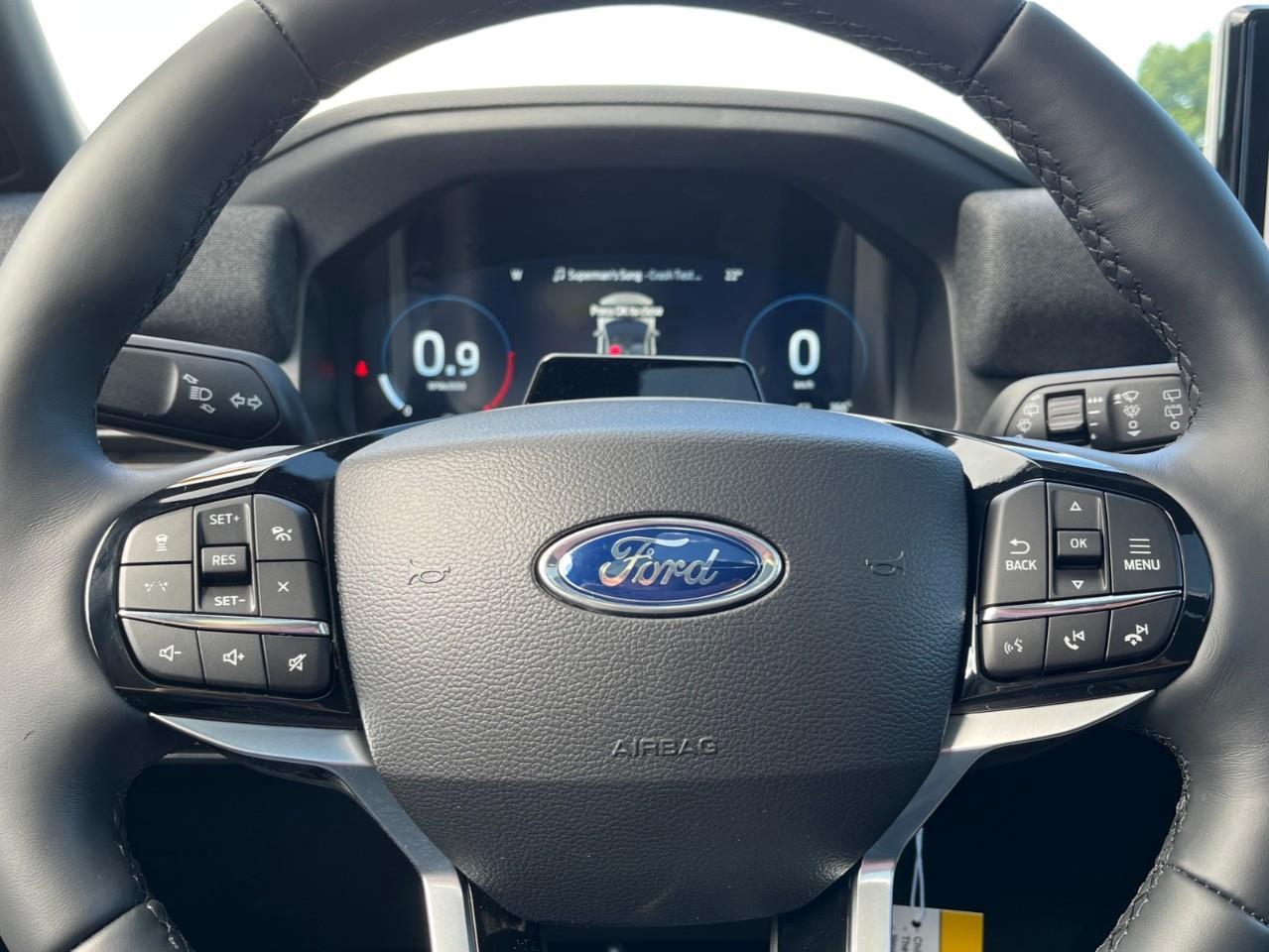 2027 Ford Explorer Platinum Photo