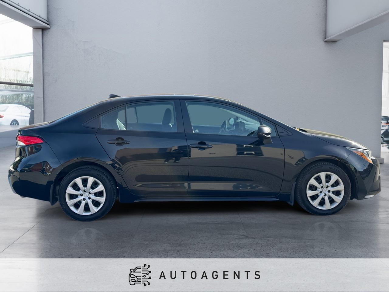 2023 Toyota Corolla LE Photo