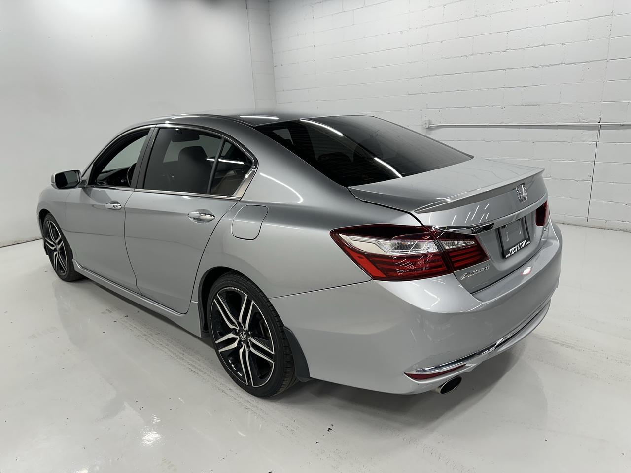2017 Honda Accord 4dr I4 CVT Sport w/Honda Sensing Photo4