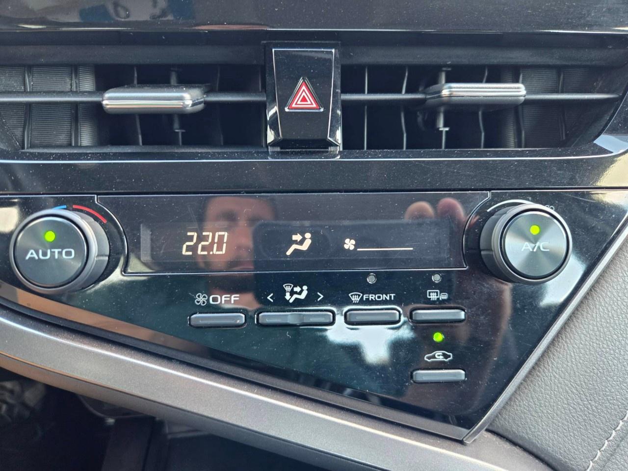 2021 Toyota Camry SE Auto AWD Photo