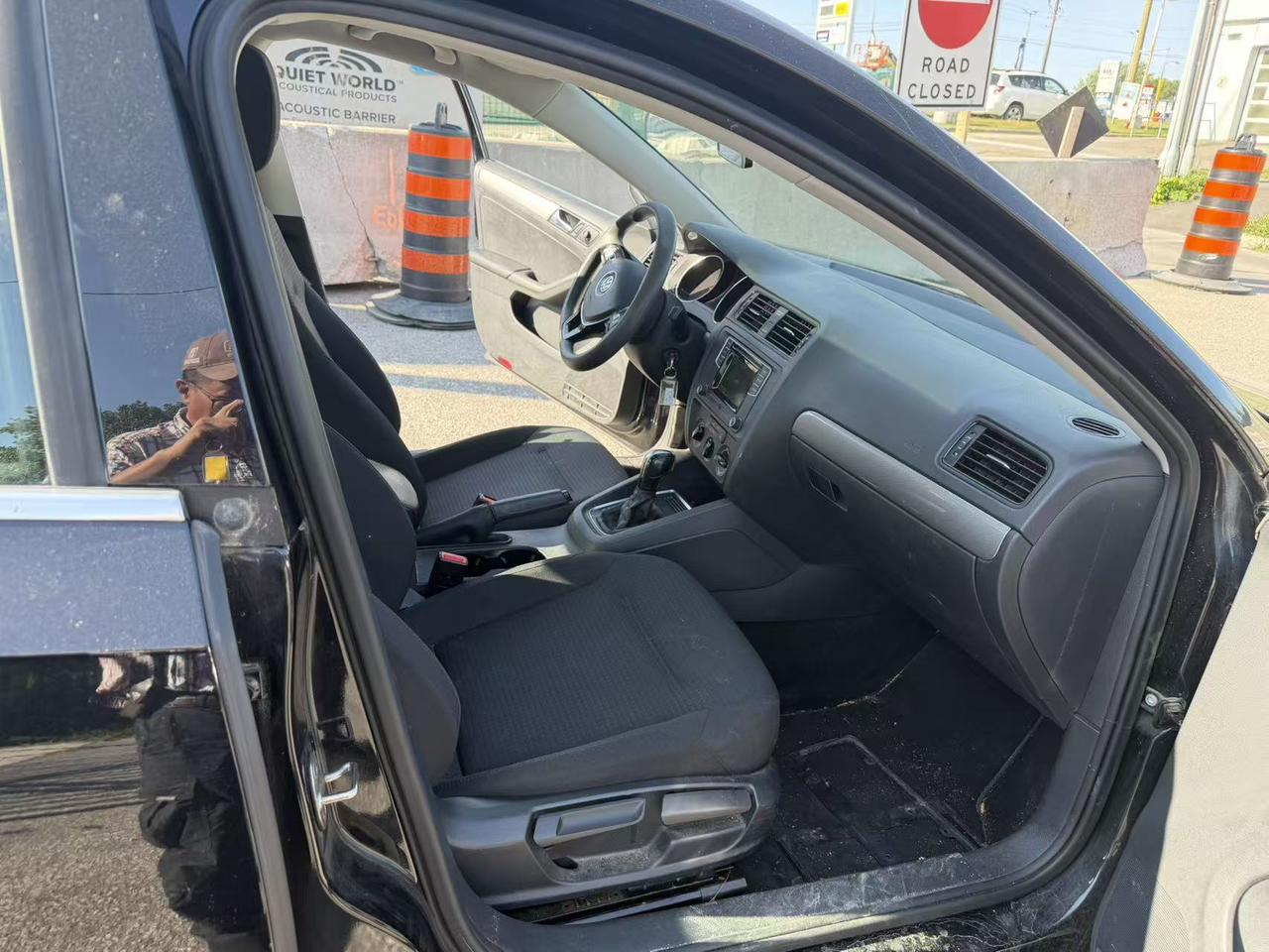 2016 Volkswagen Jetta 4dr 1.4 TSI Auto Trendline+ Photo