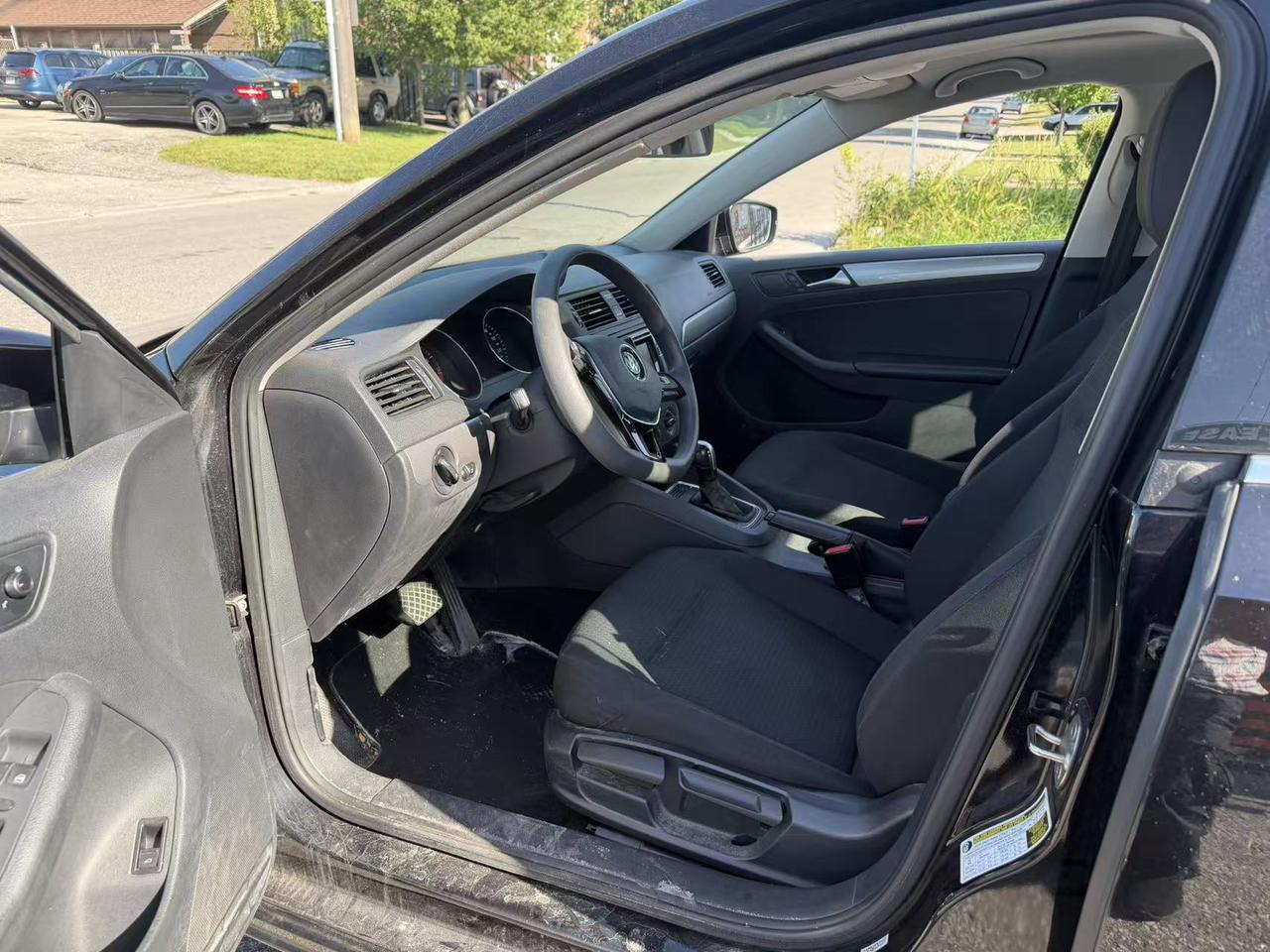2016 Volkswagen Jetta 4dr 1.4 TSI Auto Trendline+ Photo
