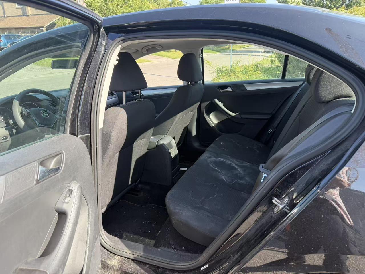 2016 Volkswagen Jetta 4dr 1.4 TSI Auto Trendline+ Photo