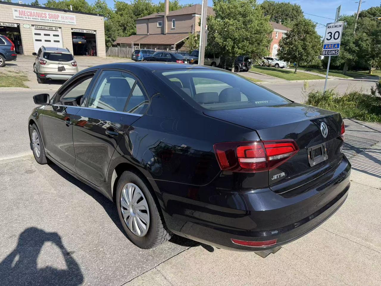 2016 Volkswagen Jetta 4dr 1.4 TSI Auto Trendline+ Photo