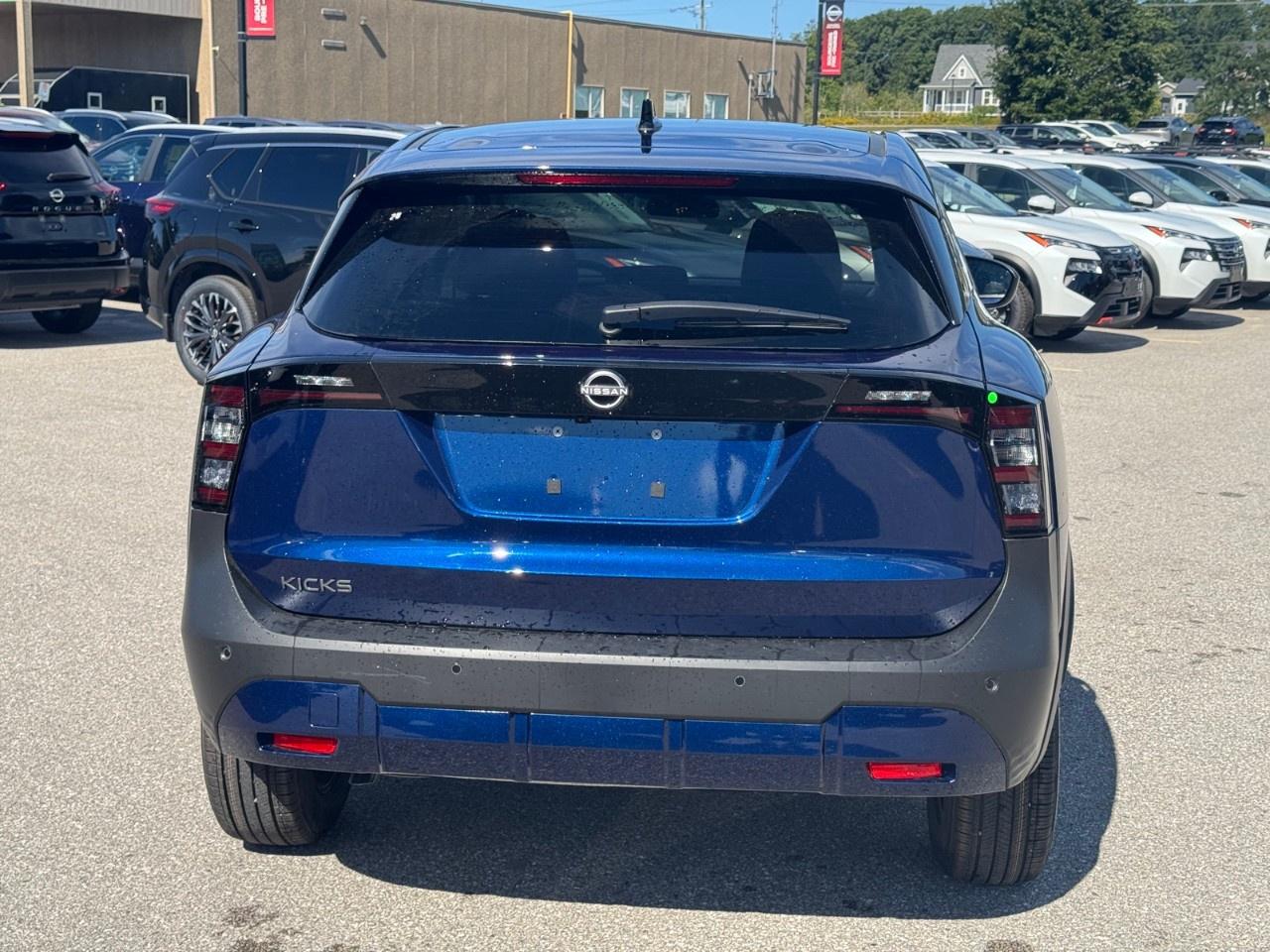 2026 Nissan Kicks SV FWD Photo4