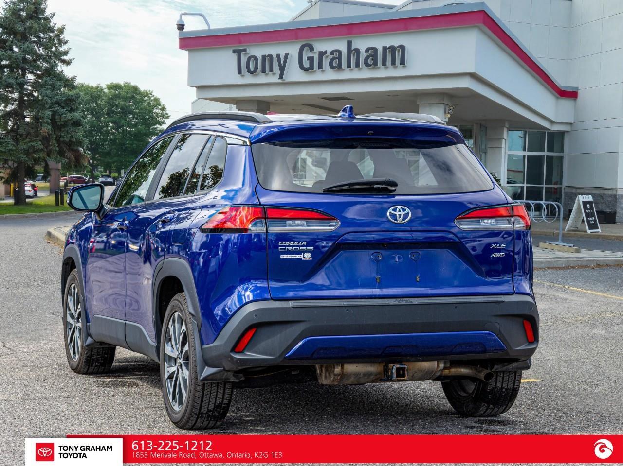 2022 Toyota Corolla Cross XLE Photo3