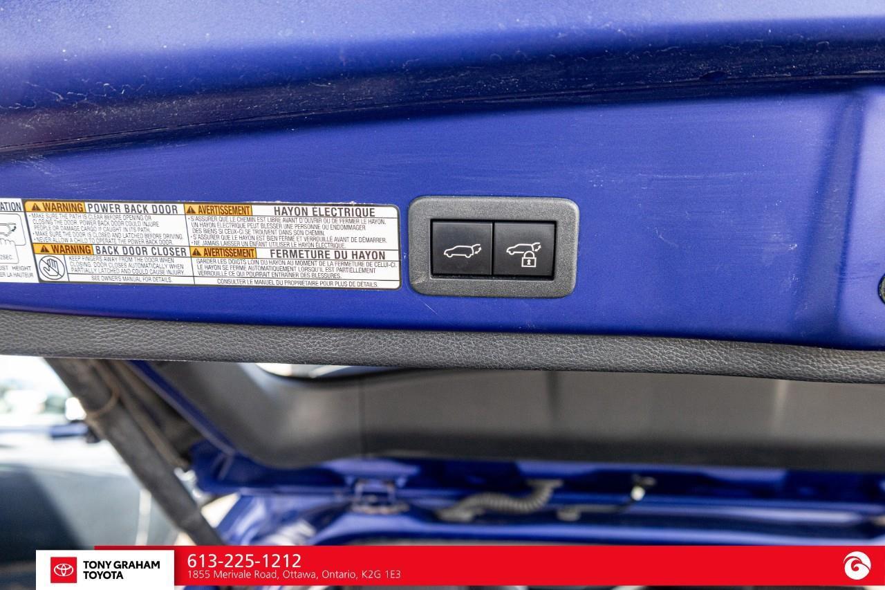 2022 Toyota Corolla Cross XLE Photo