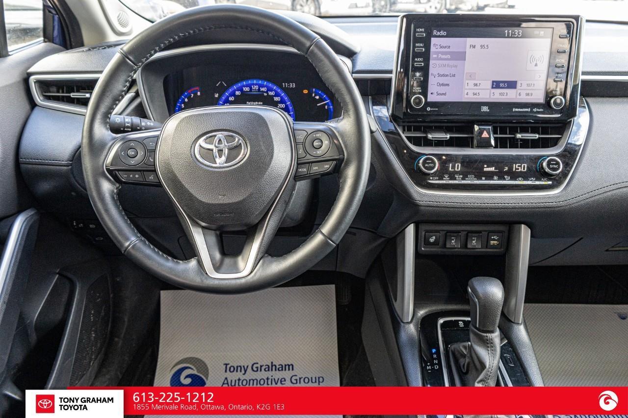 2022 Toyota Corolla Cross XLE Photo