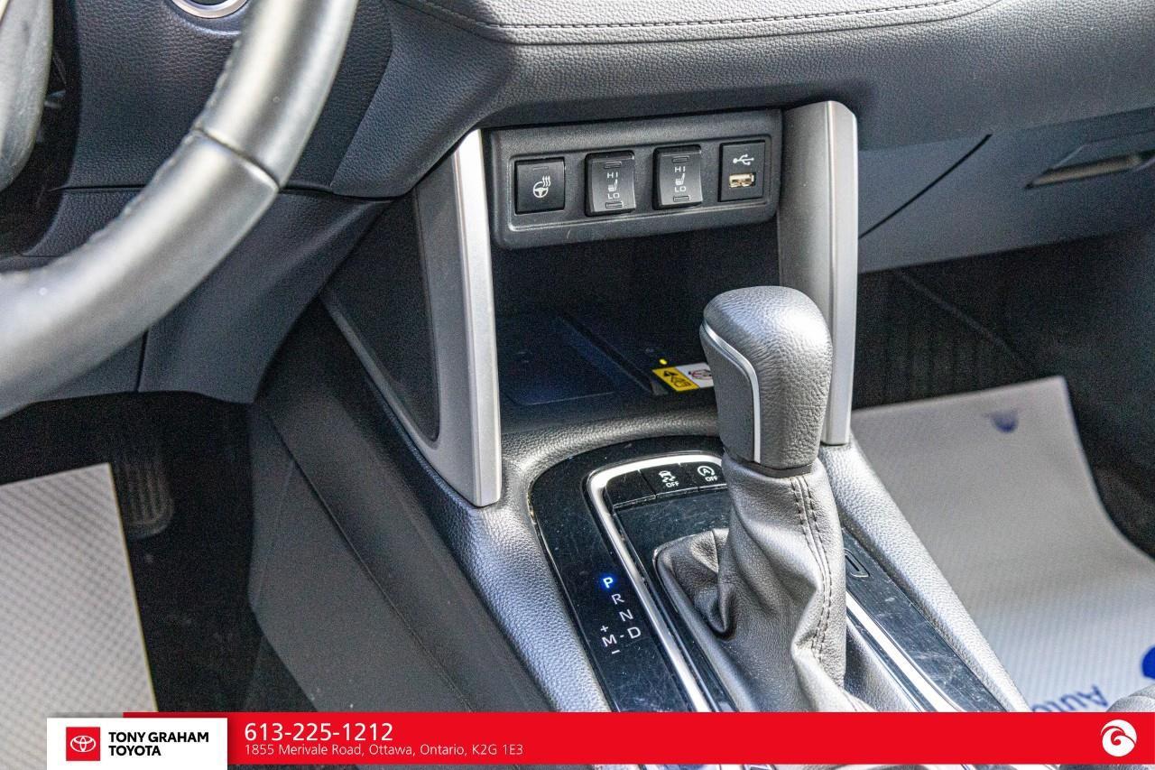 2022 Toyota Corolla Cross XLE Photo