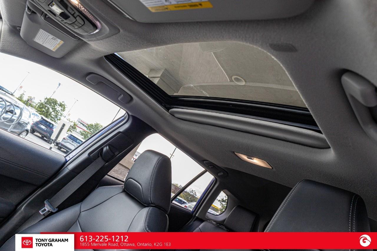 2022 Toyota Corolla Cross XLE Photo