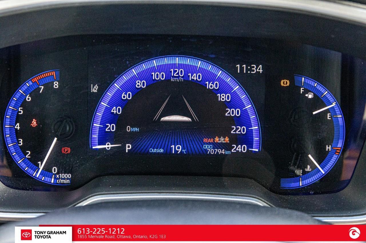 2022 Toyota Corolla Cross XLE Photo