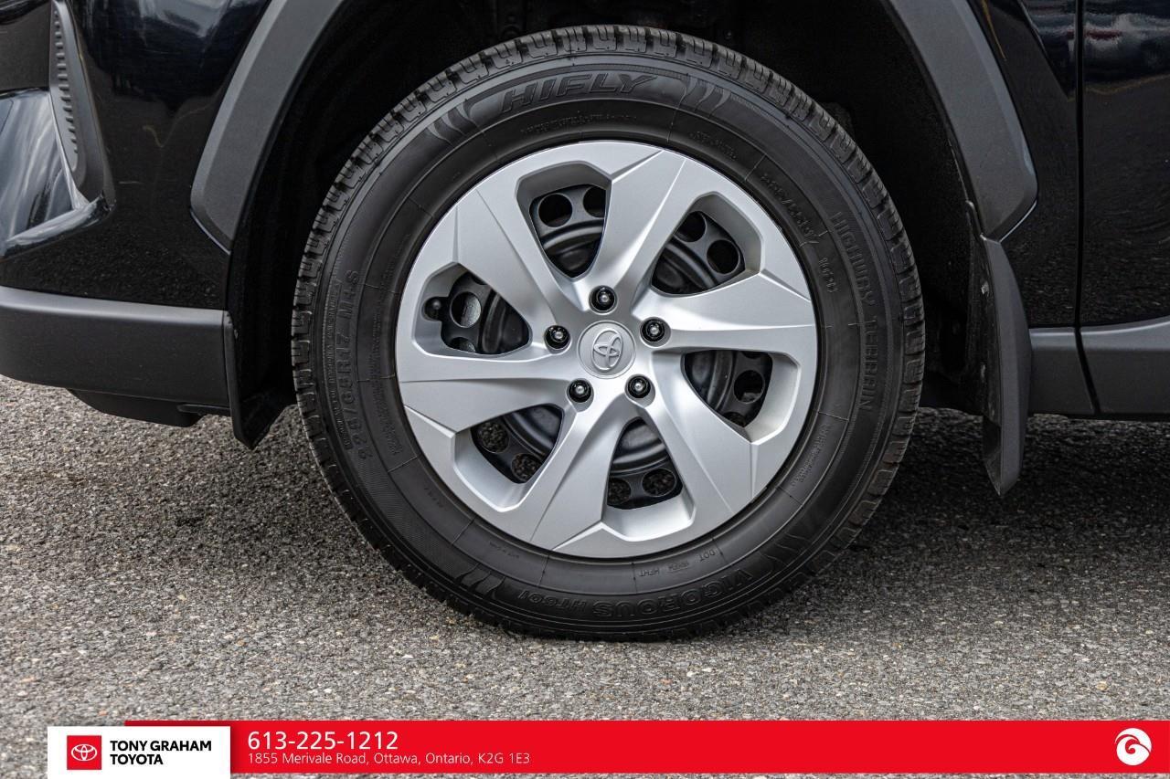 2025 Toyota RAV4 LE Photo