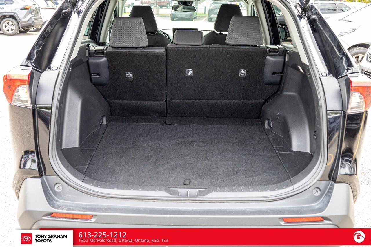 2025 Toyota RAV4 LE Photo