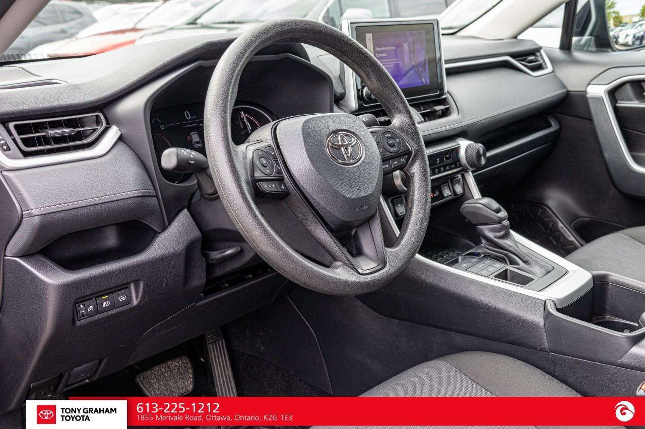 2025 Toyota RAV4 LE Photo