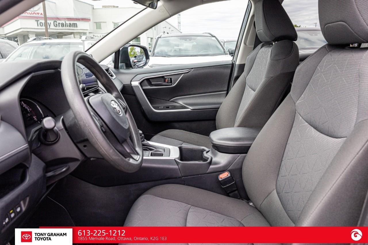 2025 Toyota RAV4 LE Photo