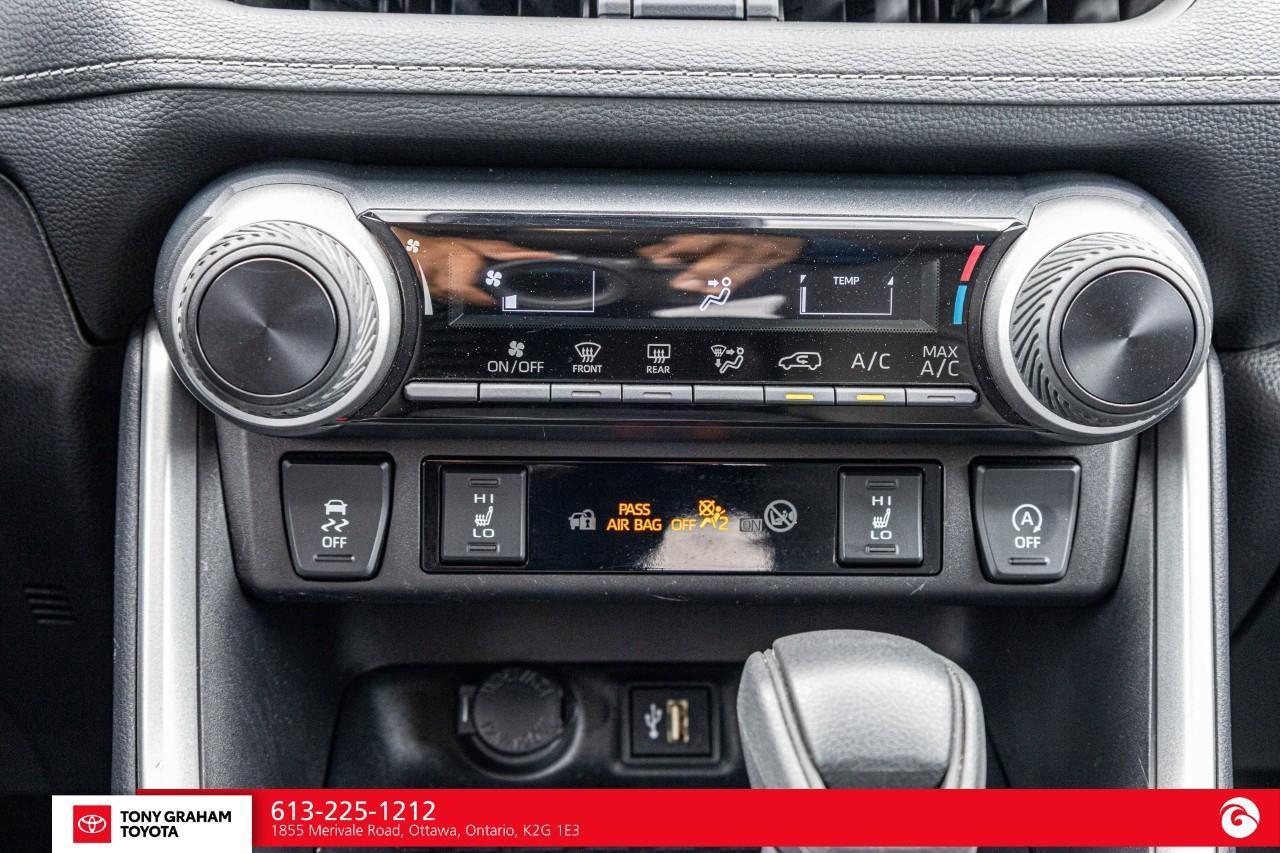 2025 Toyota RAV4 LE Photo