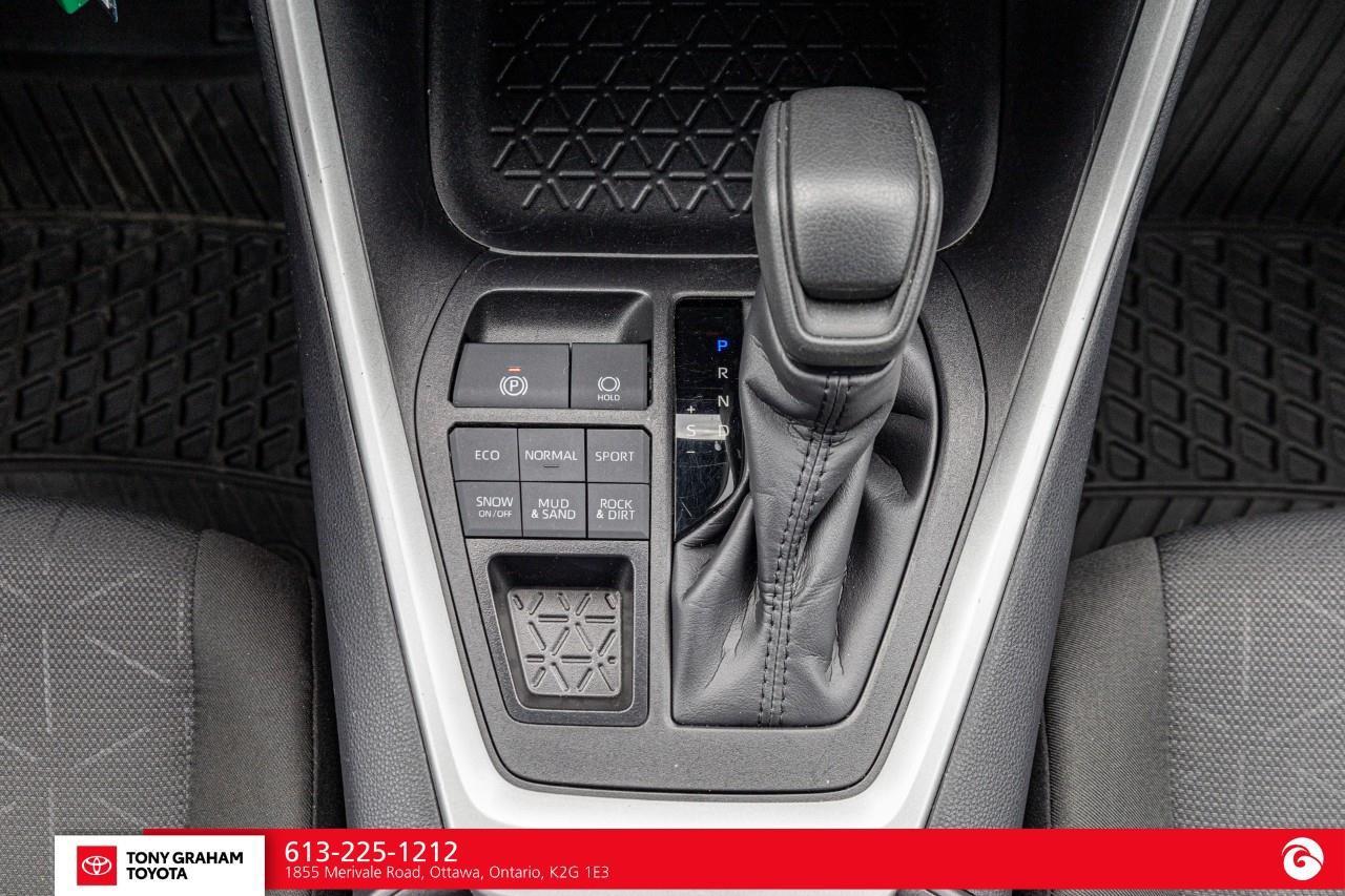2025 Toyota RAV4 LE Photo