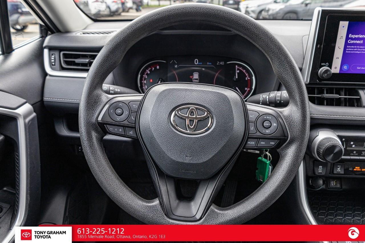2025 Toyota RAV4 LE Photo