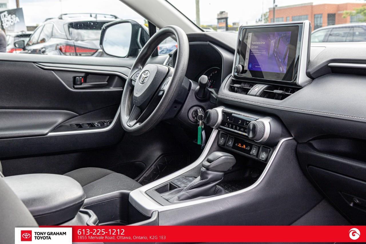 2025 Toyota RAV4 LE Photo