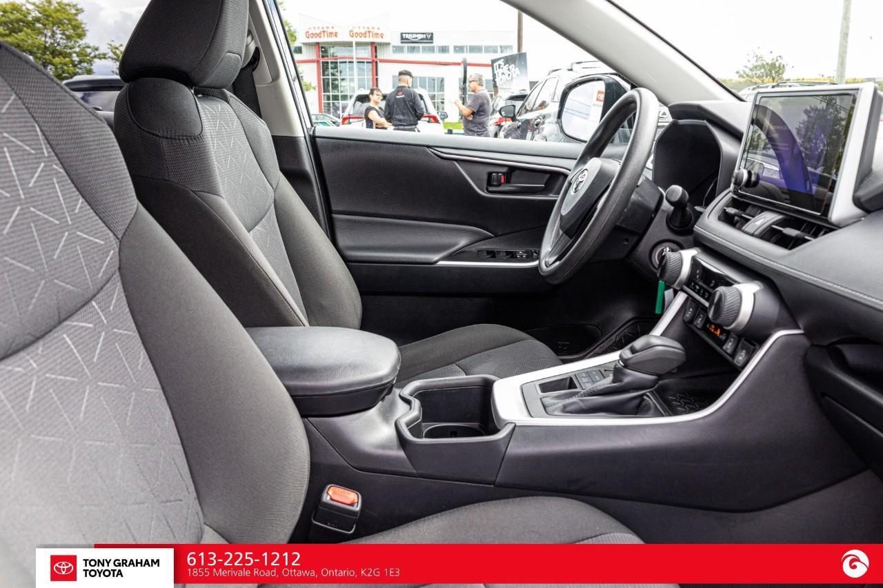 2025 Toyota RAV4 LE Photo