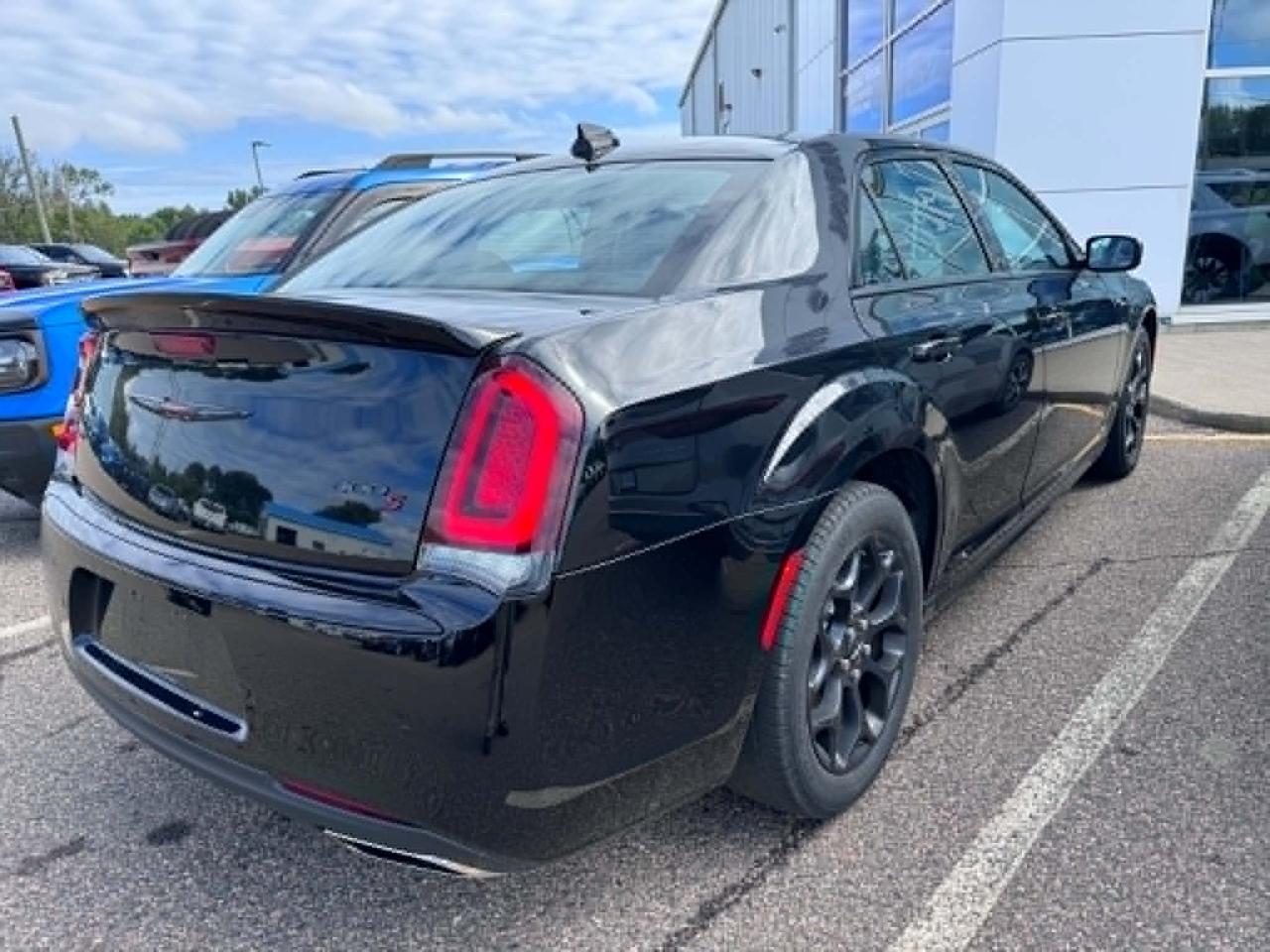 2021 Chrysler 300 300S Photo5